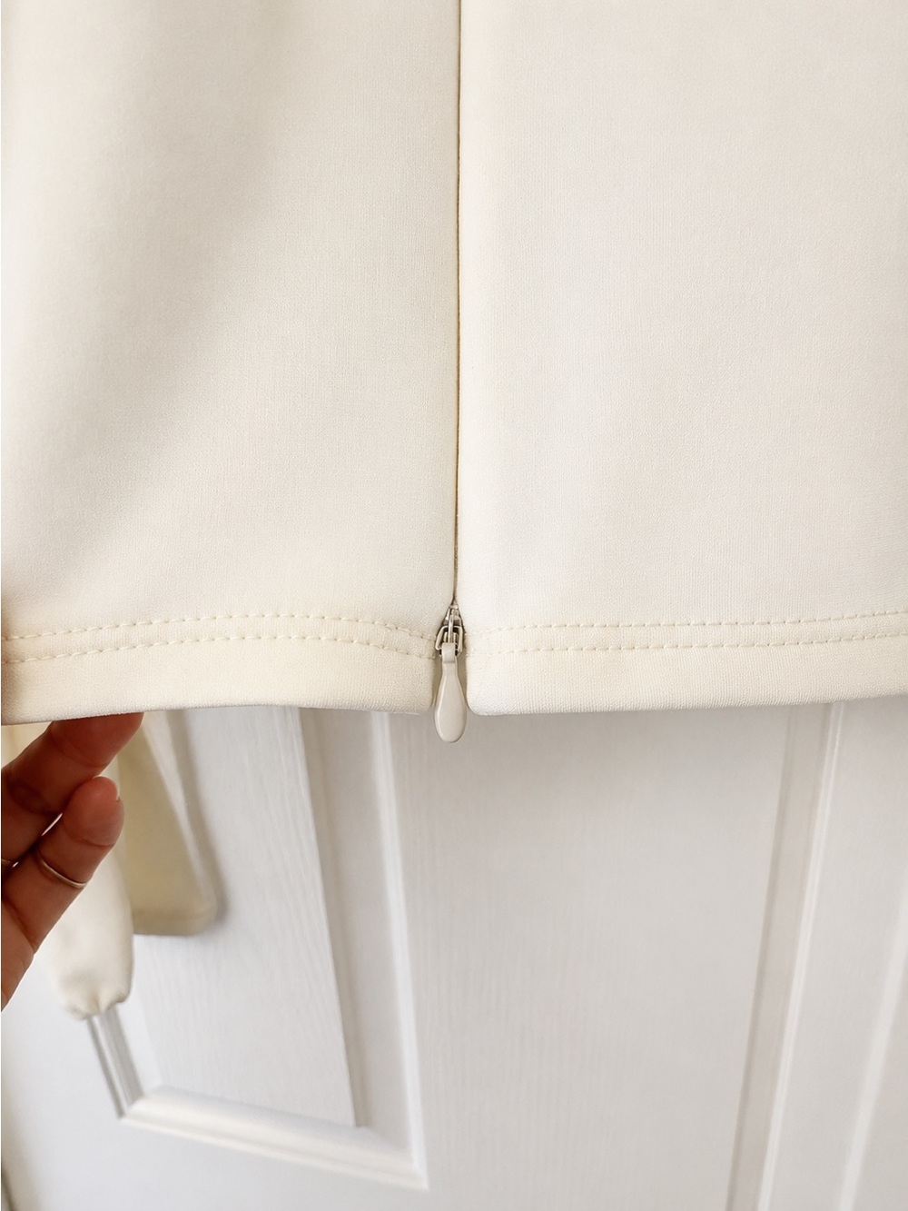 Le Femme en Noir Ivory Puff Sleeve Surplice Top Size M Romantic Peplum Blouse - Picture 5 of 5